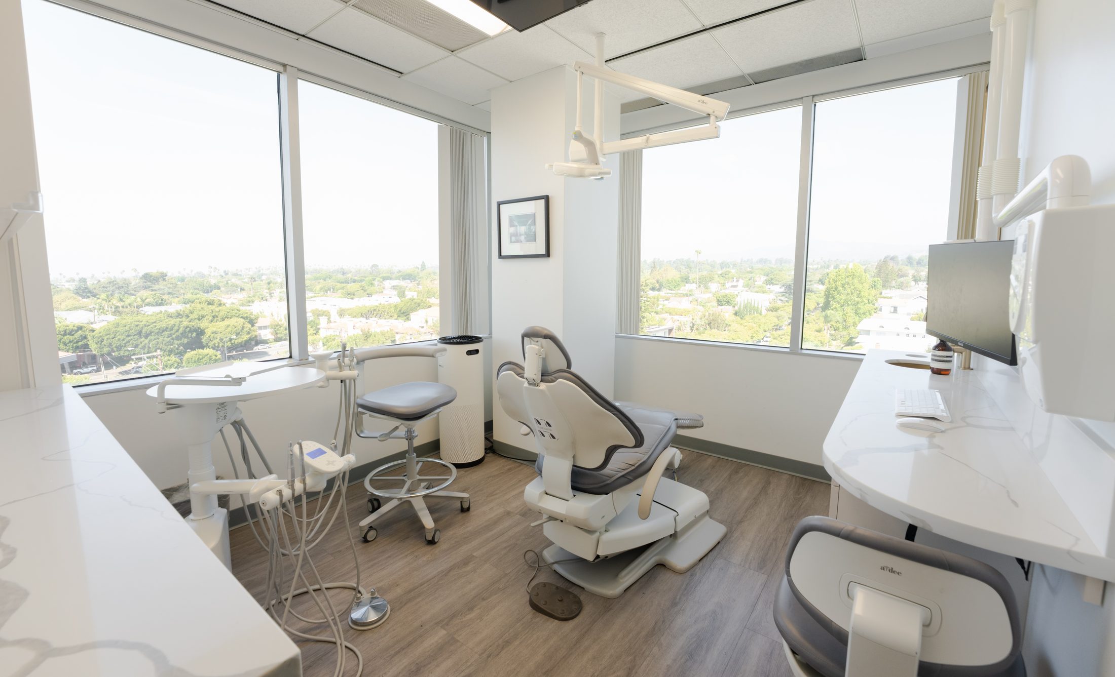 A treatment room at SCHUSTER AND OCHOCO DENTAL