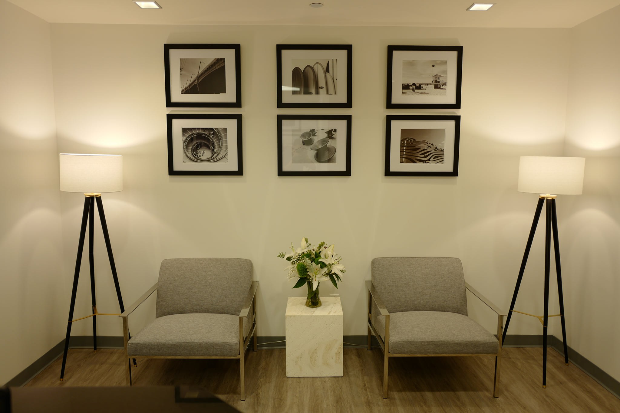 The SCHUSTER AND OCHOCO DENTAL reception area